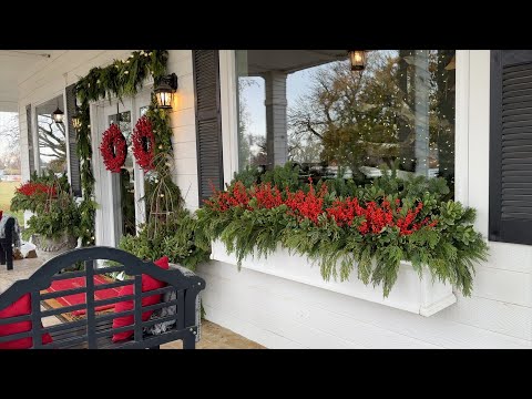 Eye-Catching Windowboxes for Christmas!