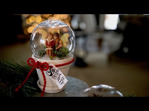 DIY Christmas Snow Globe!  (Fast Version)