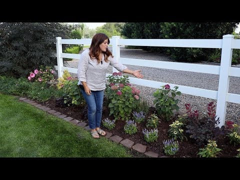 Designing a Narrow Flowerbed to Look Abundant
