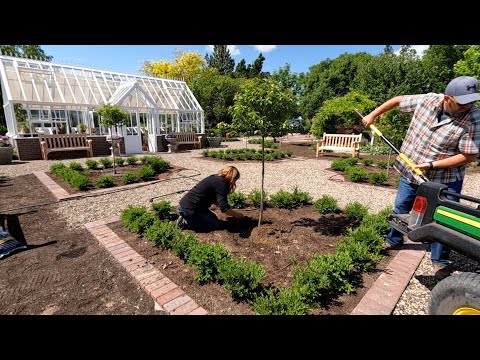 Planting the Parterre Garden & the Pots Around the Hartley!