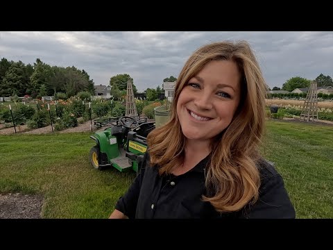 Making a Cut Flower Arrangement, Mapping Out a New Walkway & Rearranging Patio Furniture!