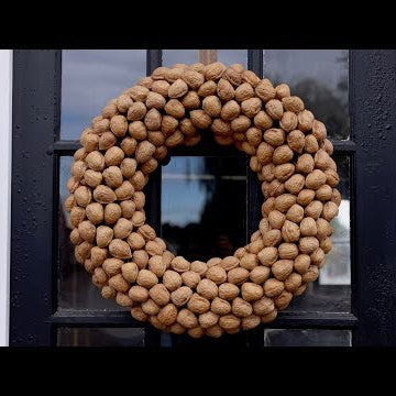 DIY Walnut Wreath!