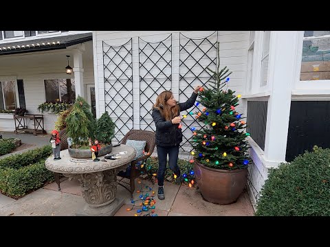 Doing a Little Outdoor Christmas Decorating!