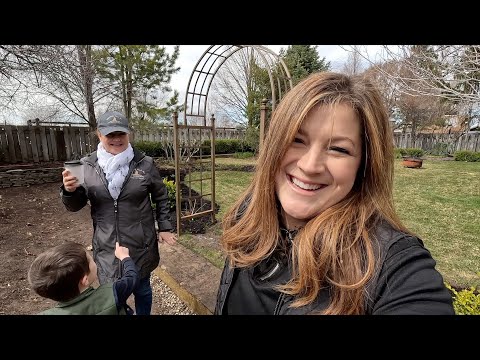 Planting 20 Bare Root Roses in My Parent’s Garden!