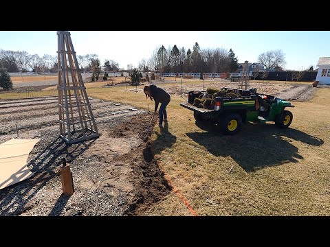 Edging the Grass & Plans for the Center of the Cut Flower Garden!