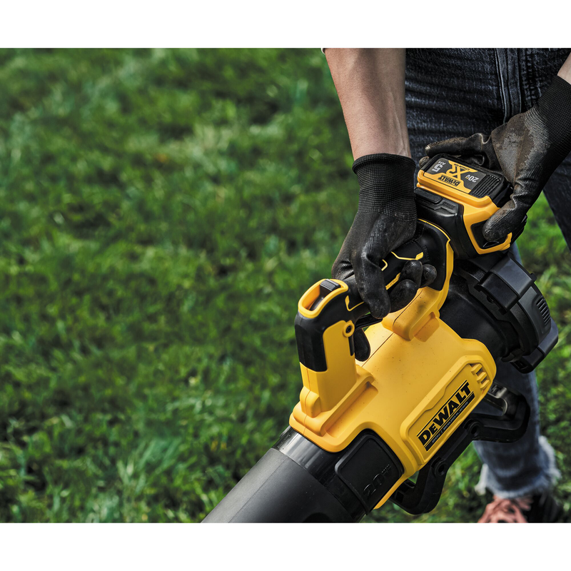 DEWALT 20V MAX* XR® Brushless Cordless Handheld Blower Kit